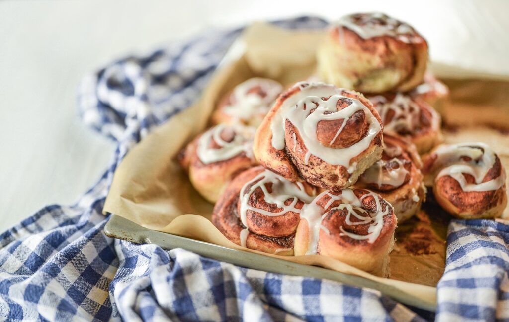 cinnamon-rolls-4421067_1280